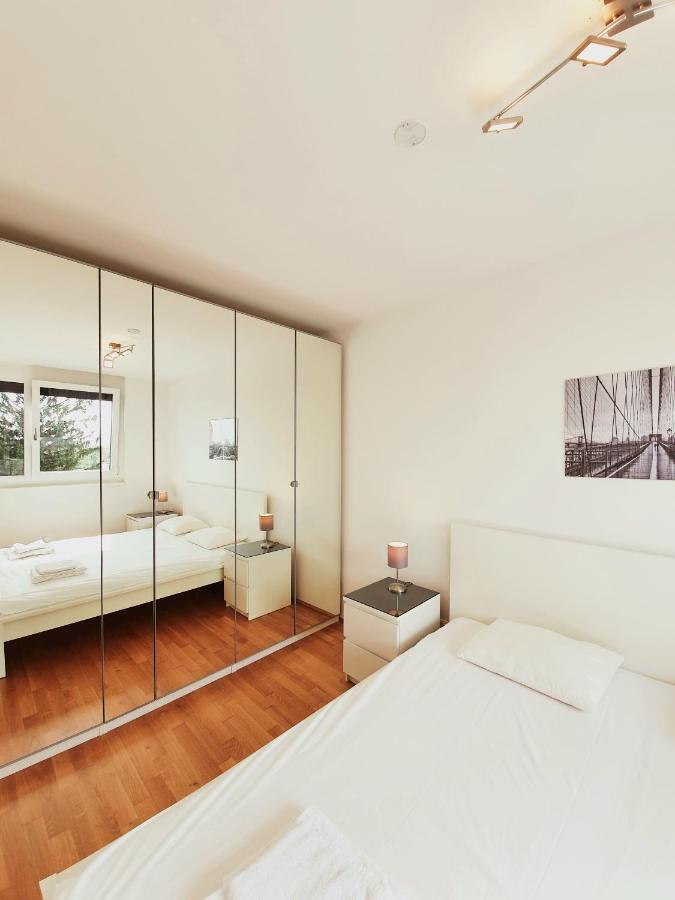 Near Lake Two Bedroom Fully Furnished Apartment Vídeň Exteriér fotografie